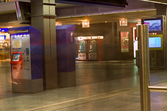 Langzeitbelichtung in den Morgenstunden am Bahnhof Bern
