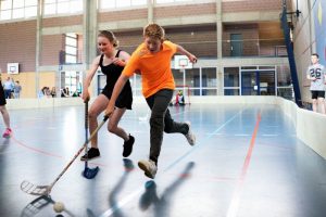 Schul-Unihockeyturnier in der Turnhalle Chrümig in Wimmis von mehreren Schulen wie Thierachern, Reutigen...